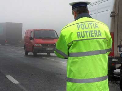 Recomandările centrului InfoTrafic pentru circulația rutieră în condiții meteo nevaforabile - politierutiera-1334491473.jpg