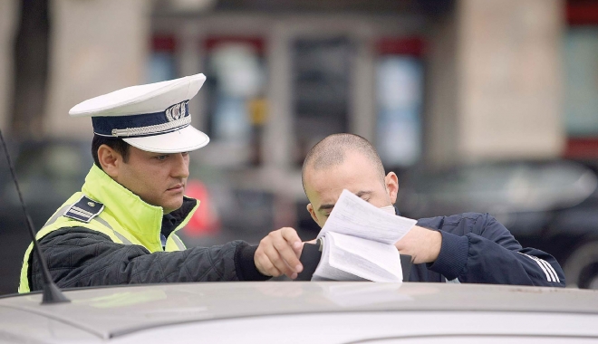 SE SCHIMBĂ CODUL RUTIER! Crește limita de viteză pentru autoturisme, în localitate - politist-1474015263.jpg