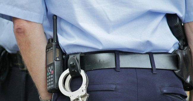 Polițist bătut de doi bărbați pe stradă. Agresorii erau supărați din cauza cazului Caracal - politist-1565793617.jpg