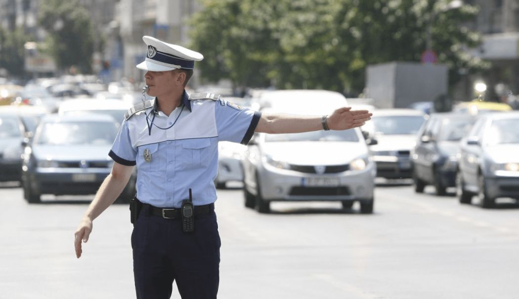 Polițistul și șoferul de TIR - politist-1752856621.png