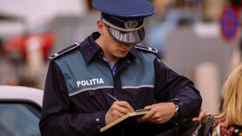 Scandal în IPJ. Agenți anchetați pentru corupție și sprijinirea traficanților - politist-1775570815.webp