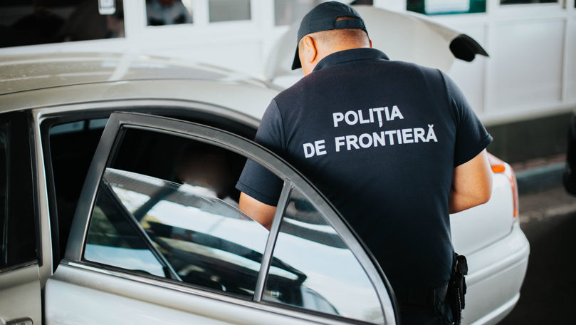 Polițist de frontieră, oprit cu 12 focuri de armă în timp ce încerca să fure 900 de baxuri cu țigări