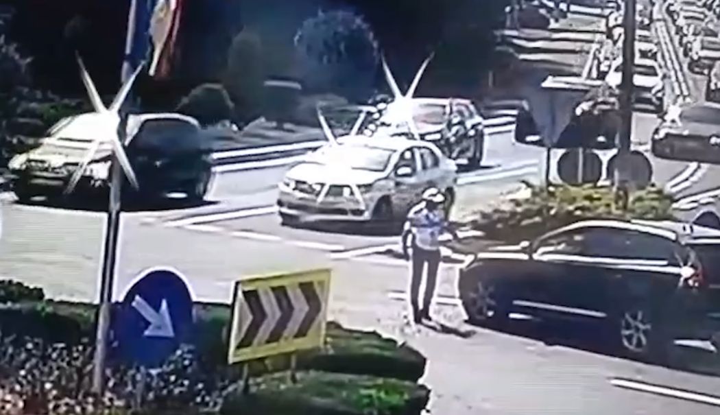 Un polițist a fost lovit de mașină în timp ce dirija traficul, la Eforie Nord. Ce a transmis IPJ Constanța - politist-lovit-t-1756981052.png