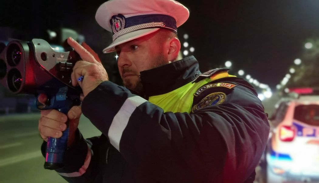 Atenție în trafic! Poliția stă la pândă pe străzile din Constanța - politist-radar-1725453498.jpg