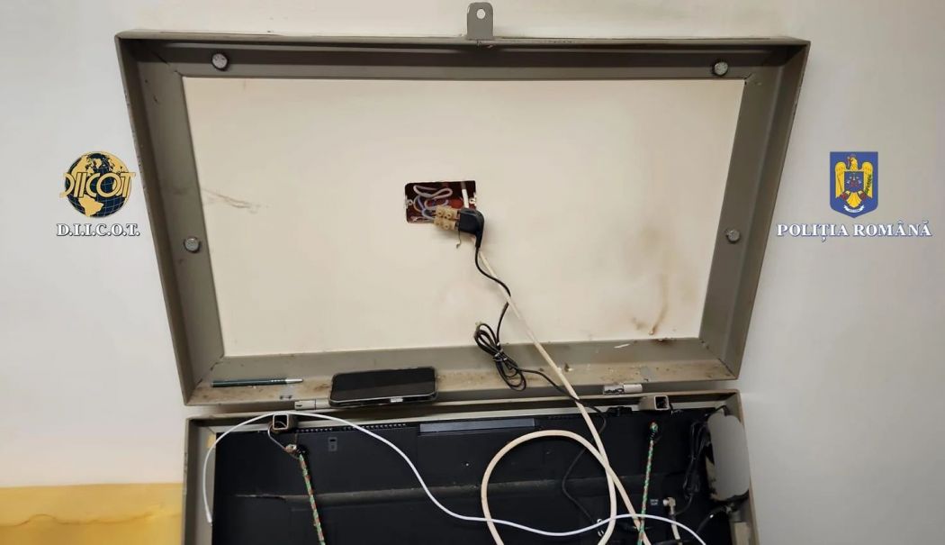 Polițist reținut după ce au introdus telefoane mobile și substanțe psihoactive în centre de detenție