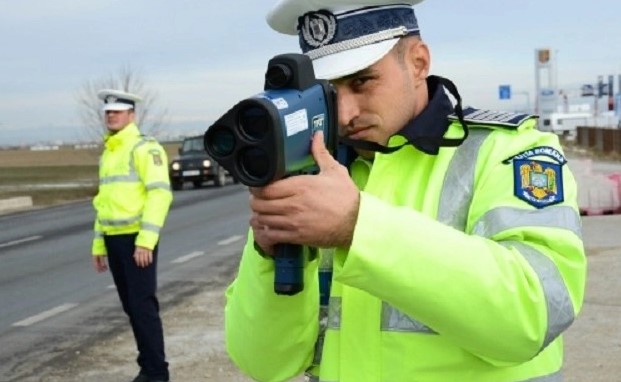 Agent de poliție depistat în timp ce conducea cu viteză peste limita legală o autospecială de serviciu