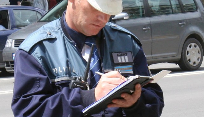 Polițiștii rutieri au făcut prăpăd - politistamenda-1320783992.jpg