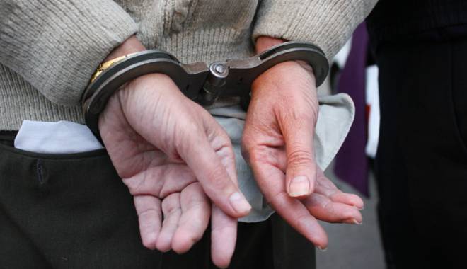 One man show! Polițist bătut de un șofer beat și fără permis - politistbatut-1448648125.jpg
