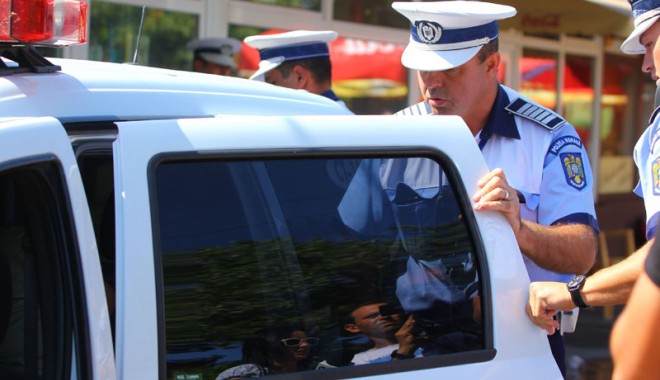 Polițist bătut și mușcat de față. A tras cu pistolul ca să scape - politistbatutsimuscat-1409156455.jpg