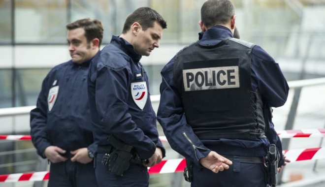 Bărbatul care a intrat cu o furgonetă în pietoni în Marsilia este într-un ''proces psihotic'' - politistfranta600-1503406218.jpg