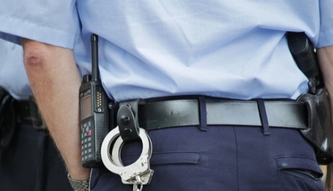 POLIȚIST ÎN MISIUNE, ÎNJUNGHIAT! Agresorul, împușcat de un jandarm - politistgasitimpuscatcuarmadindo-1504424233.jpg