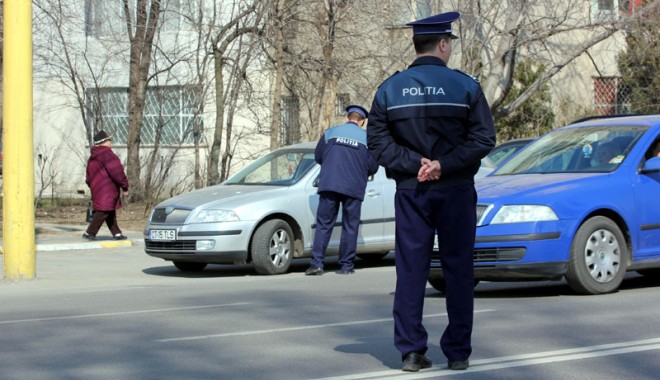 Amenzi de peste 100.000 de lei aplicate, în doar 24 de ore, de Poliția Rutieră - politisti-1354101679.jpg