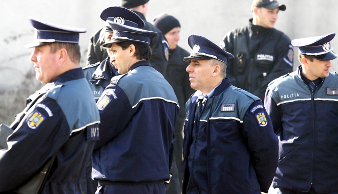 MAI anunță creșteri salariale pentru 38.000 de polițisti și personal militar și civil - politisti-1489180750.jpg