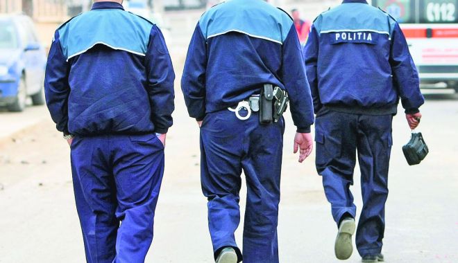 Reținut de polițiști pentru că se masturba pe marginea drumului, la Agigea - politisti-1620394403.jpg