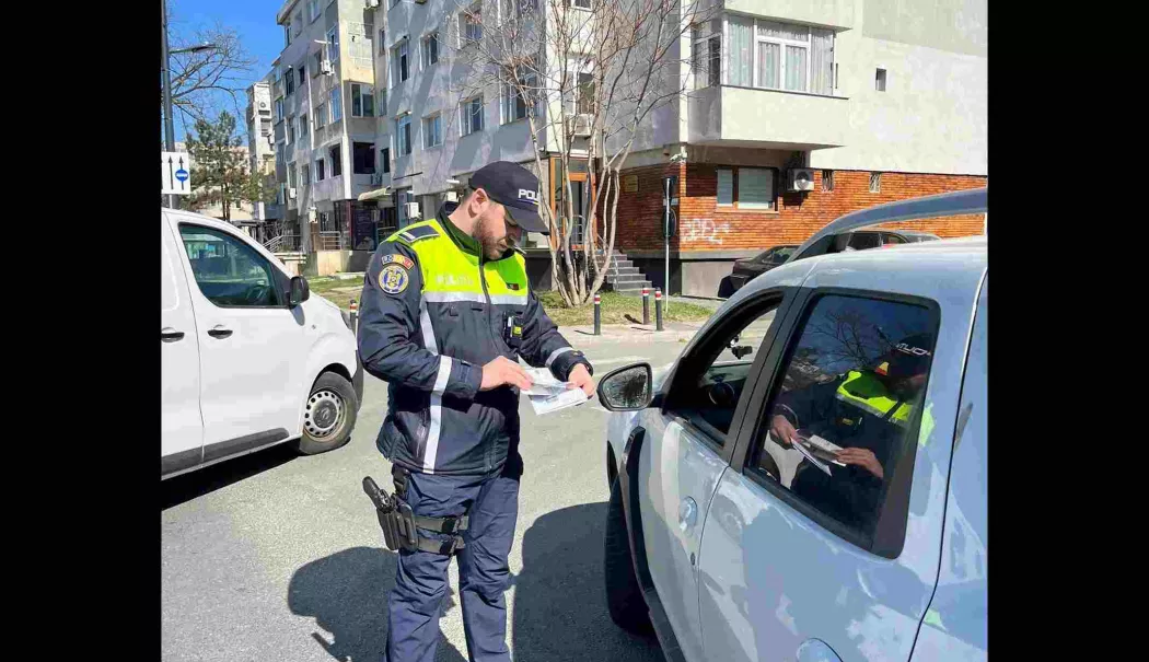 Șoferii care au circulat pe banda dedicată transportului public, sancționați de polițiști la Constanța - politisti-bun-1773149148.webp