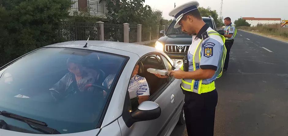 Tânăr depistat de polițiști, în Eforie Nord, băut, posibil drogat și fără permis de conducere - politisti-eforie-1722616129.jpg