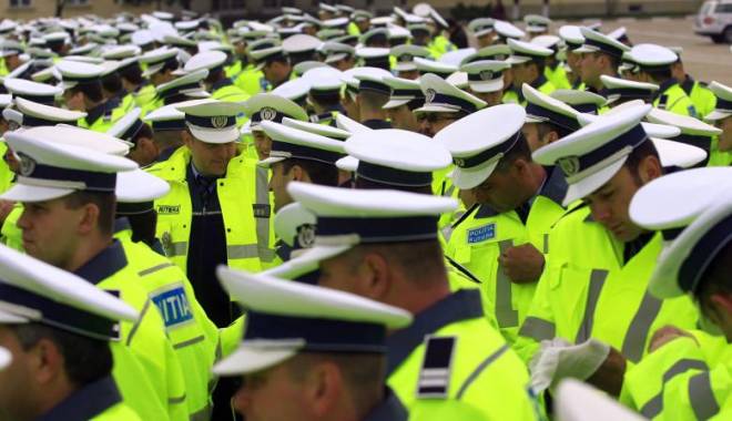 Militarii și polițiștii vor avea pensie specială. Cum se va calcula valoarea acesteia - politisti1-1457516586.jpg