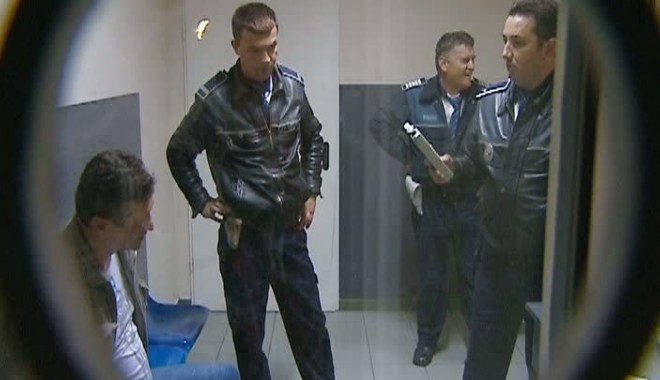 Polițiști bătuți de un șofer beat VIDEO - politisti13801800-1334561569.jpg