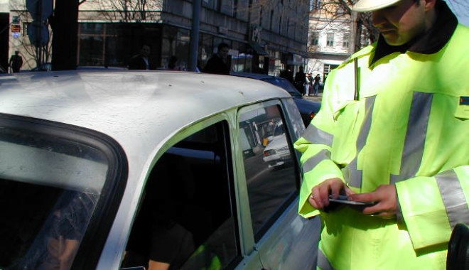 Șoferi prinși pe picior greșit de polițiștii de la Rutieră - politisti8martie5-1349167597.jpg