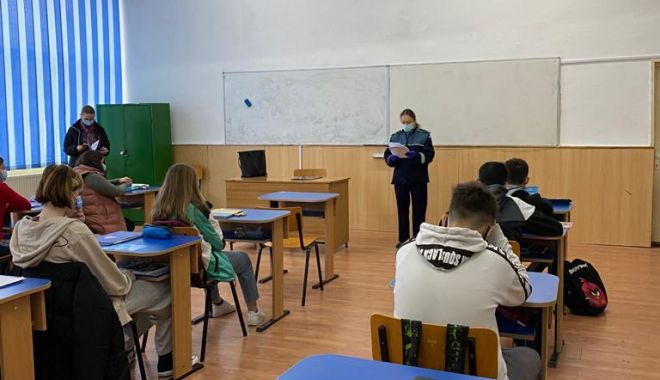 Poliţiştii, activităţi preventive desfăşurate în şcoli şi centre de plasament - politistiactivitati-1614343116.jpg