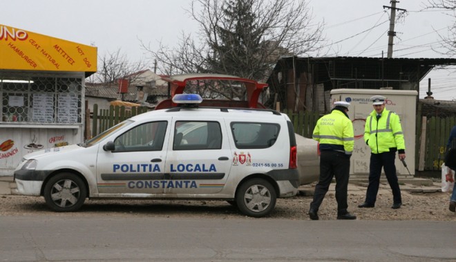 Polițiștii locali din Constanța, înarmați cu pistoale letale - politisticetmasina-1319992561.jpg