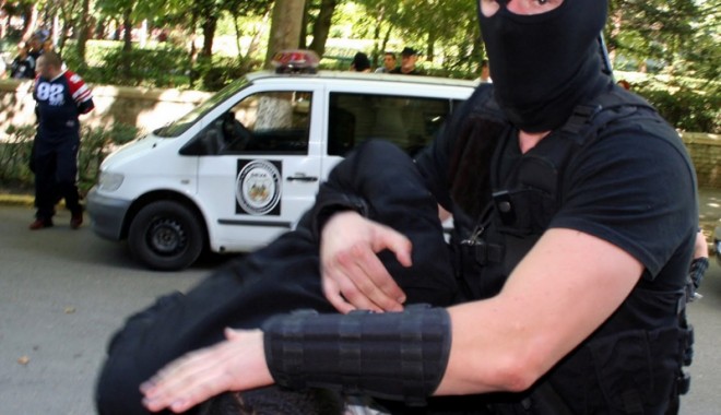 Încă un polițist din Constanța acuzat de tortură și sechestrare - politisticrimaorganizata-1378824814.jpg