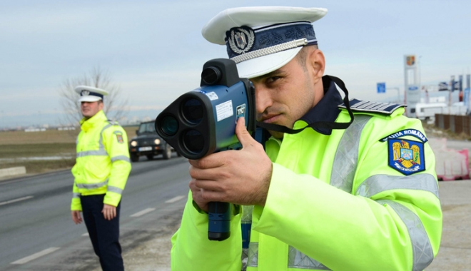 Polițiștii, prezenți pe șosele  cu sute de aparate radar - politistii-1471275159.jpg