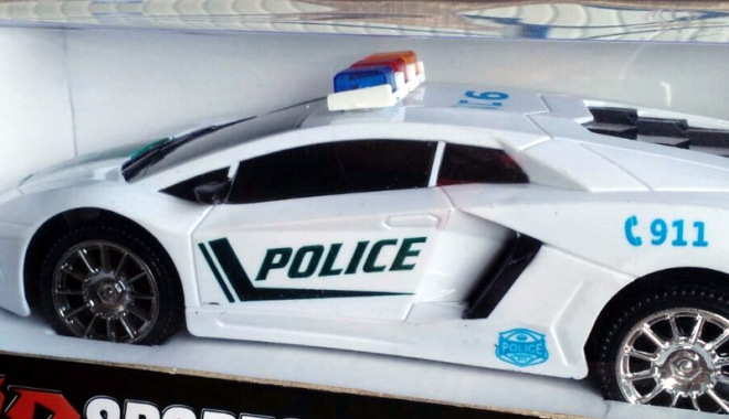 Polițiștii de frontieră au confiscat mașinuțe de… poliție - politistii-1476204177.jpg