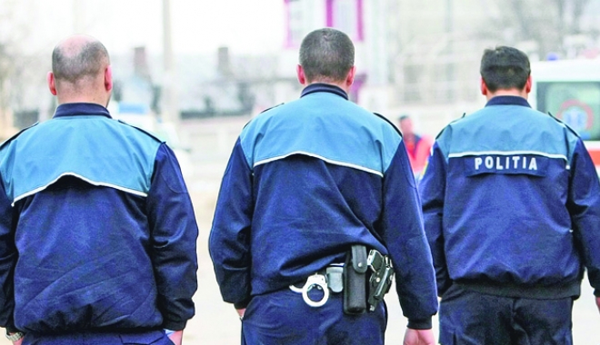 Polițiștii, umiliți cu 80 de bani pentru permanență. 