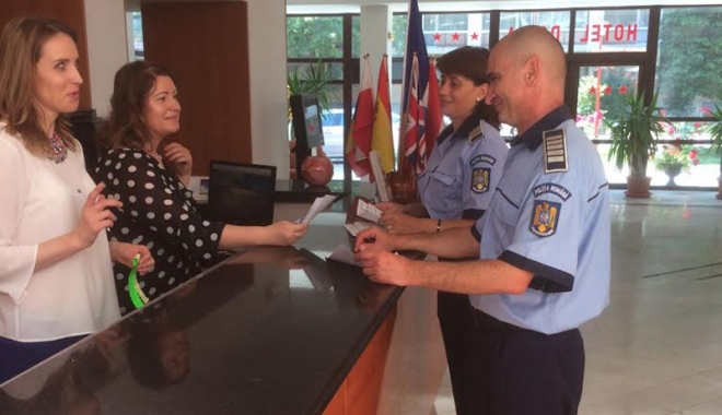 Polițiștii constănțeni,  activități pentru ca turiștii să fie în siguranță - politistii-1498667382.jpg