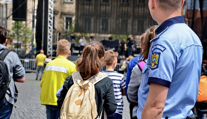Polițiștii au descins în trenuri, la Constanța și în restul țării - politistii-1506260185.jpg