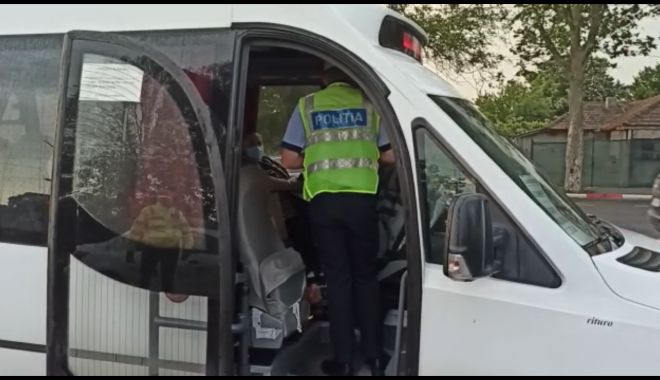 Poliţiştii rutieri, cu ochii pe transportatorii de persoane - politistii-1622130698.jpg