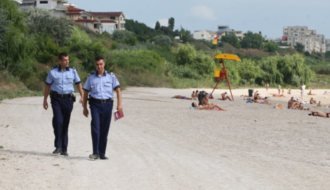 Polițiștii constănțeni, campanie  pentru un litoral fără infractori - politistii2-1500384495.jpg