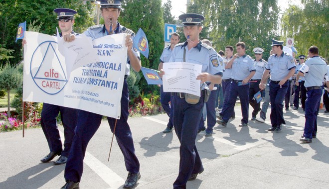 Polițiștii amenință cu proteste - politistiiamenintacuproteste-1389291192.jpg