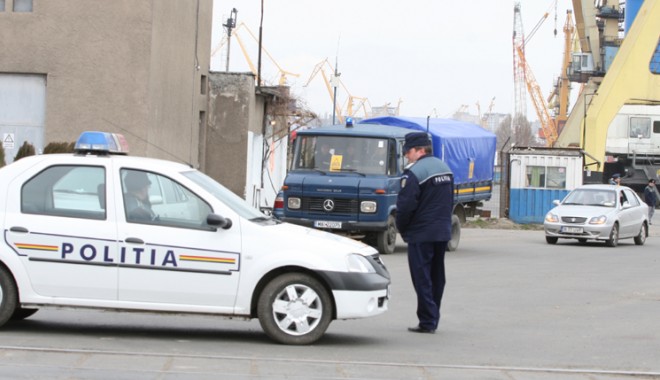 Polițiștii au căutat muncitorii la negru din port - politistiiaucautatmuncitoriilane-1410374331.jpg