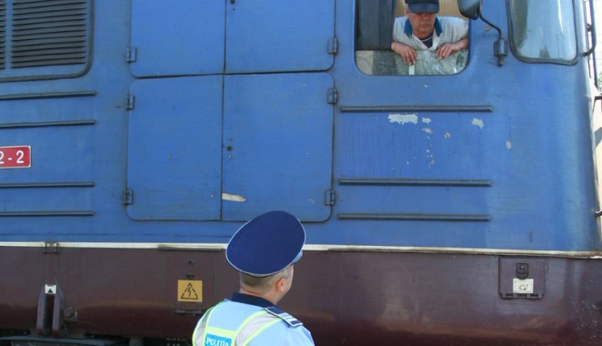 Polițiștii care patrulează în trenuri  învață despre droguri - politistiicarepatruleazatrenurii-1394734017.jpg