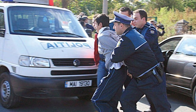 Polițiștii constănțeni, la datorie prin licee - politistiiconstanteniladatorieli-1400001515.jpg