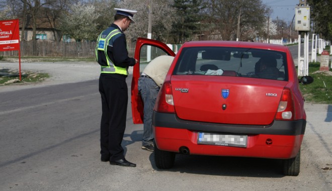 Momeală pentru polițiștii rutieri și cei de frontieră - politistiiconstantenilatara-1316972356.jpg