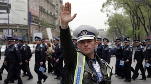 PROTEST ÎN LANȚURI AL POLIȚIȘTILOR - politistiiesstradaun740534km1372-1373035631.jpg