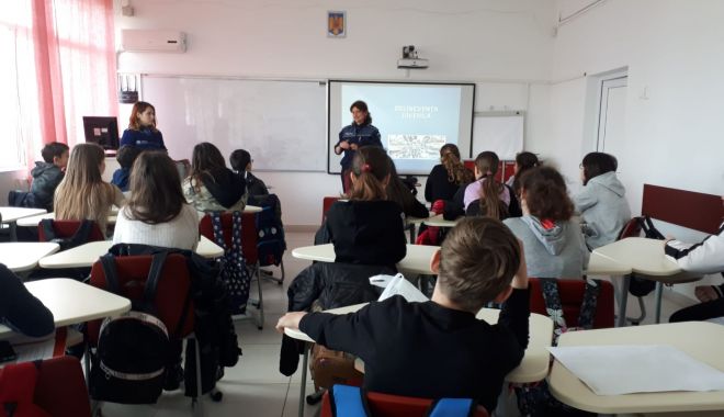 Polițiștii, în vizită la Liceul 