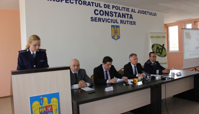CONSTANȚA intră pe mâna Poliției / Șoferii constănțeni vor fi testați în trafic pentru droguri! - politistiinstruitiantidrog-1335297658.jpg