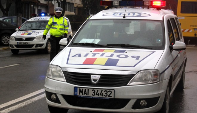 Ce îi sfătuiesc polițiștii rutieri pe șoferii constănțeni - politistiirutiericolindainperman-1387823399.jpg