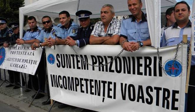 Polițiștii se pregătesc de proteste - politistiisepregatescdeproteste-1416733519.jpg