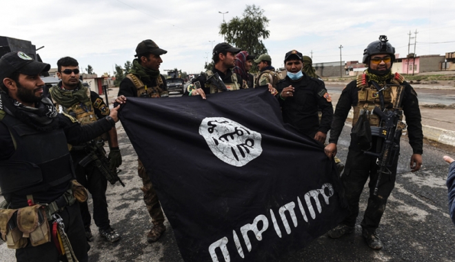 Măcel! 300 de foști polițiști, uciși de teroriștii ISIS - politistiisis-1479388700.jpg