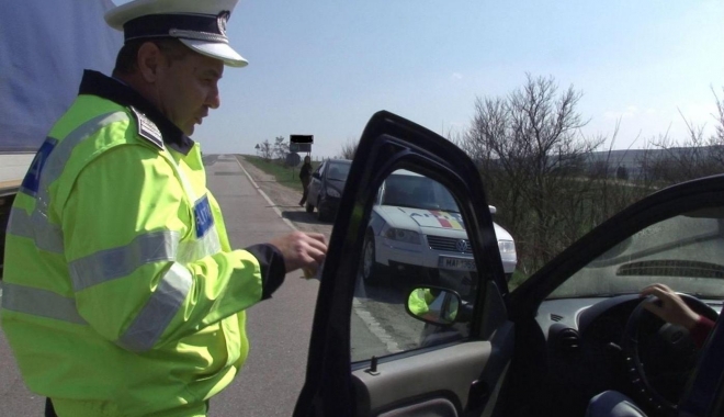 Polițiștii, pompierii și jandarmii la datorie în perioada Crăciunului - politistintrafic-1482570414.jpg