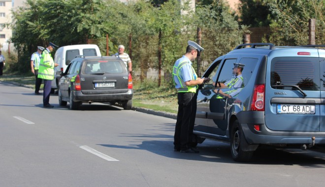 Polițiștii din Valu lui Traian și Cuza Vodă vor sisteme video de supraveghere - politistipolitie17-1380286321.jpg