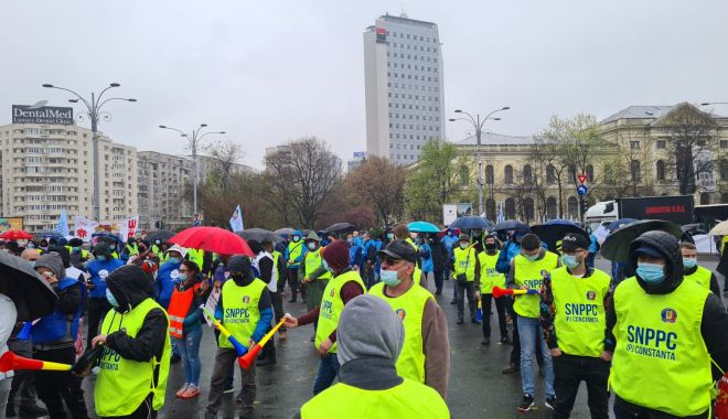 Polițiștii din Constanța, protestatari în Piața Victoriei: „Este o batjocură a Guvernului!” - politistiprotest3-1618420492.jpg