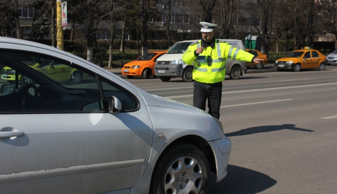 Protest inedit al polițiștilor: amenzile, înlocuite cu avertismente - politistirutieratraficmasini3-1489669141.jpg