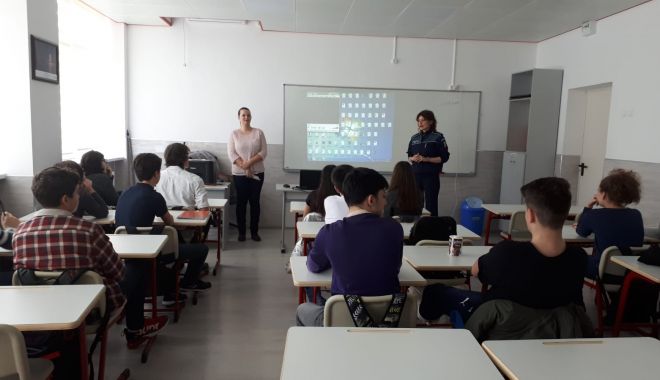 Polițiști constănțeni implicați în lecții de educație a tinerelor generații din școlile și liceele județene - politistiscoalaferdinand-1683907538.jpeg