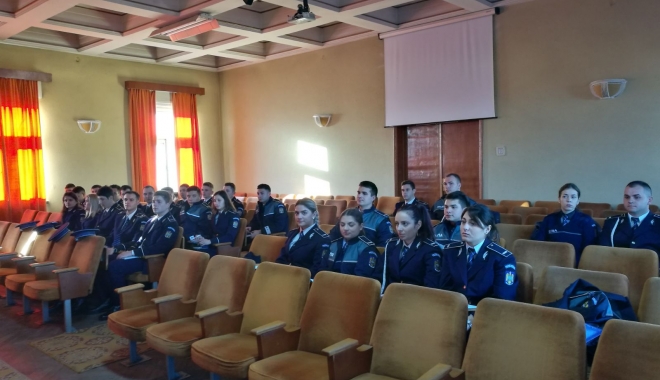 Poliția din Constanța se întărește cu forte proaspete - politistitineri-1514363669.jpg